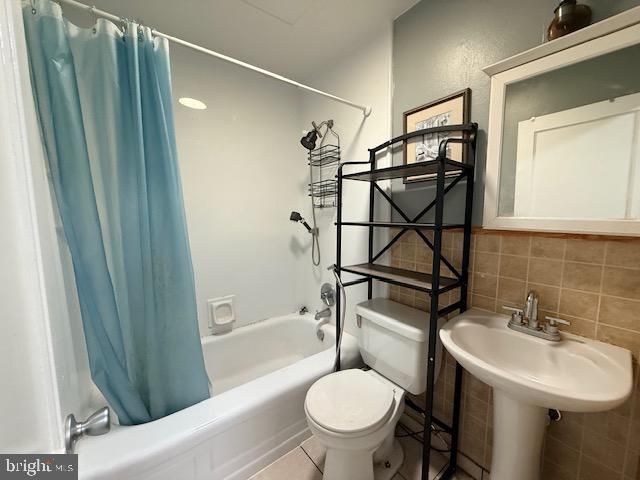 3082 W COURT AVE, Claymont, DE 19703