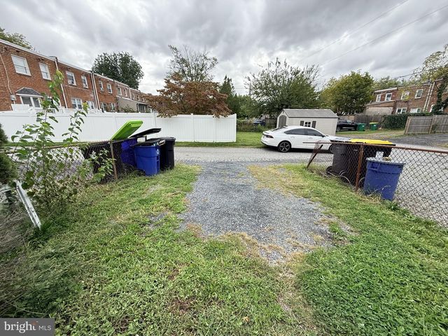 3082 W COURT AVE, Claymont, DE 19703
