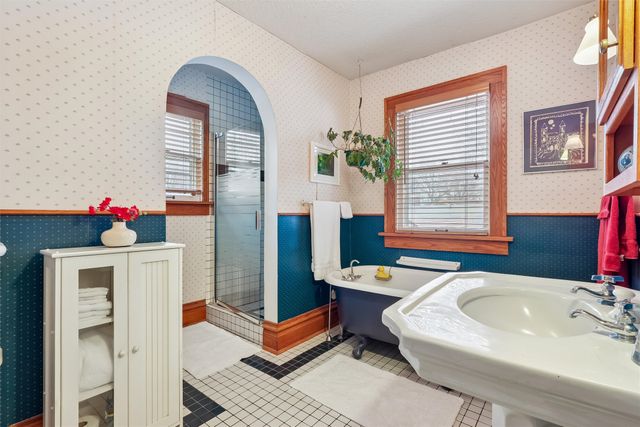 1343 43rd Street, Des Moines, IA 50311