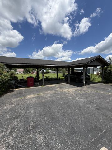 242 Kay Cir, Lafayette, TN 37083