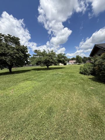242 Kay Cir, Lafayette, TN 37083