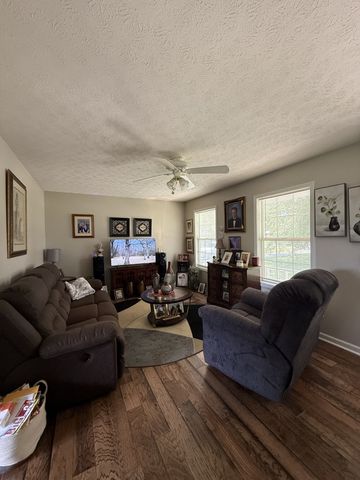 242 Kay Cir, Lafayette, TN 37083
