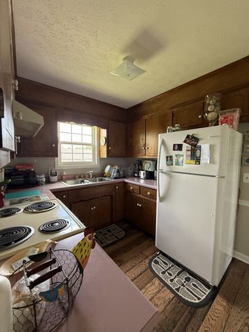 242 Kay Cir, Lafayette, TN 37083