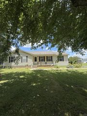 242 Kay Cir, Lafayette, TN 37083