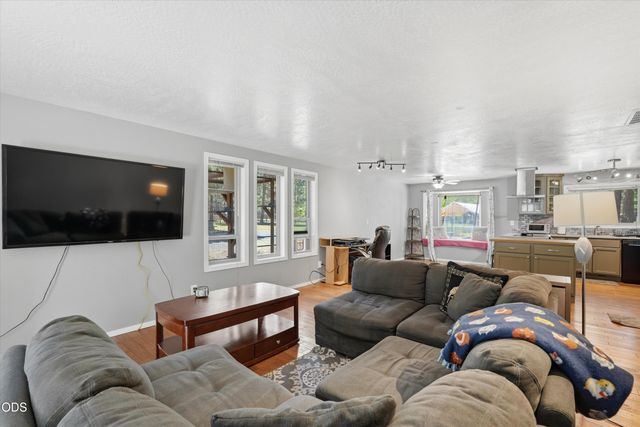 60282 Pawnee Lane, Bend, OR 97702