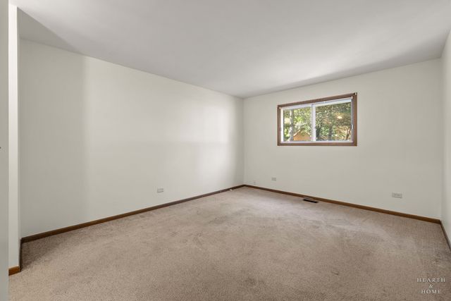 142 Virginia Court, Streamwood, IL 60107