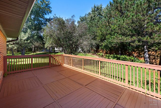 142 Virginia Court, Streamwood, IL 60107