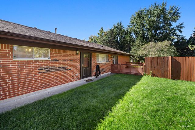 142 Virginia Court, Streamwood, IL 60107