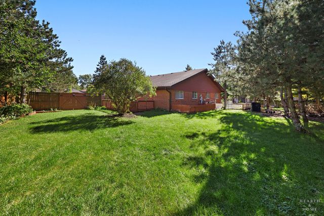 142 Virginia Court, Streamwood, IL 60107