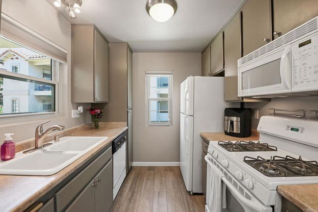 10331 Azuaga Street 231, San Diego, CA 92129