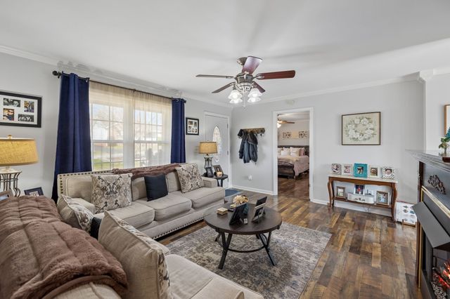 2910 Edge Park Ct, Columbia, TN 38401