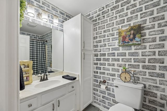 2910 Edge Park Ct, Columbia, TN 38401