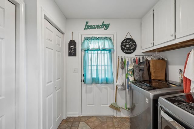 2910 Edge Park Ct, Columbia, TN 38401