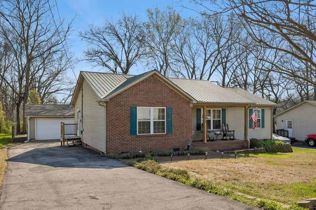 2910 Edge Park Ct, Columbia, TN 38401