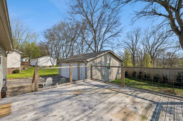 2910 Edge Park Ct, Columbia, TN 38401