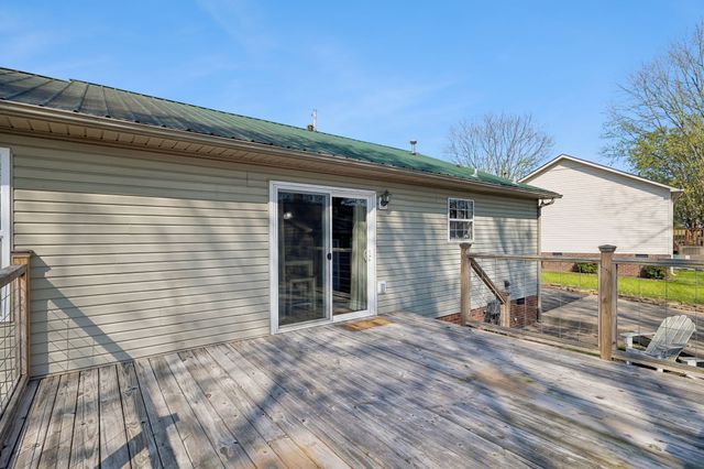 2910 Edge Park Ct, Columbia, TN 38401