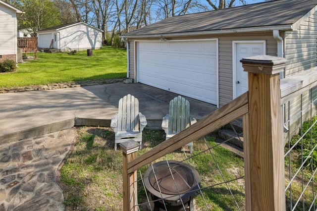 2910 Edge Park Ct, Columbia, TN 38401