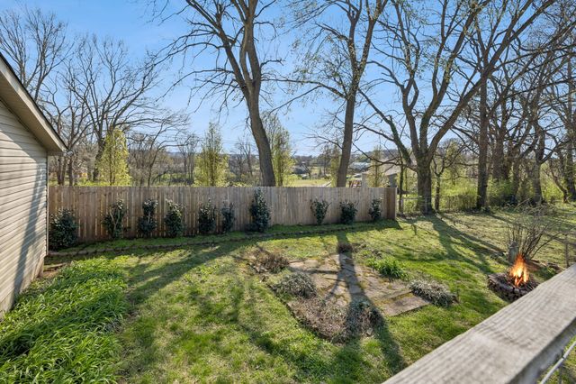 2910 Edge Park Ct, Columbia, TN 38401