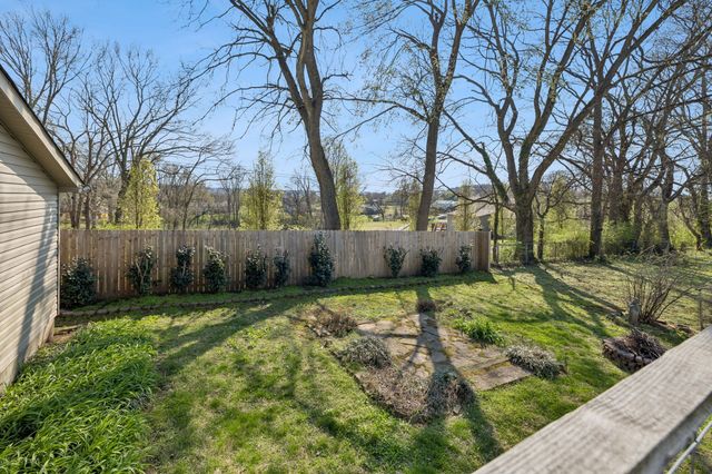 2910 Edge Park Ct, Columbia, TN 38401