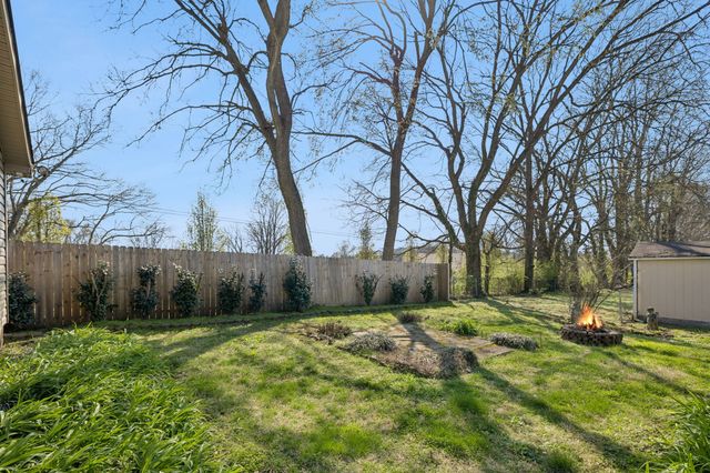 2910 Edge Park Ct, Columbia, TN 38401