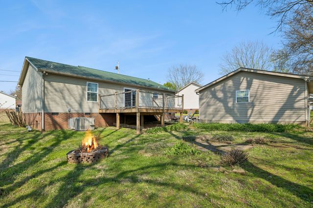 2910 Edge Park Ct, Columbia, TN 38401