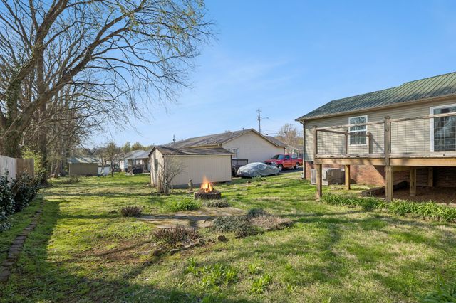 2910 Edge Park Ct, Columbia, TN 38401