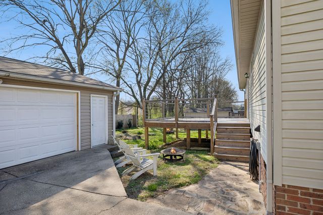 2910 Edge Park Ct, Columbia, TN 38401