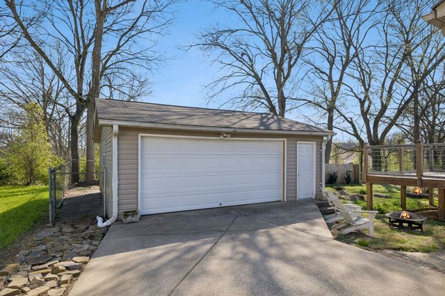 2910 Edge Park Ct, Columbia, TN 38401