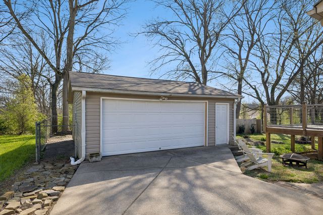 2910 Edge Park Ct, Columbia, TN 38401