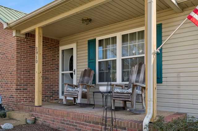 2910 Edge Park Ct, Columbia, TN 38401