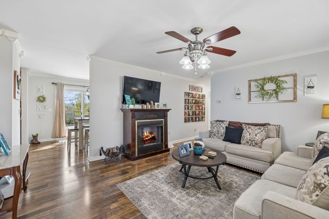 2910 Edge Park Ct, Columbia, TN 38401