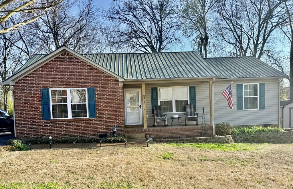 2910 Edge Park Ct, Columbia, TN 38401