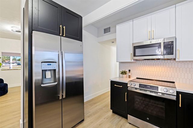 1235 45TH STREET N, St Petersburg, FL 33713