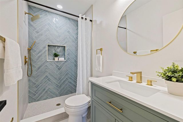 1235 45TH STREET N, St Petersburg, FL 33713