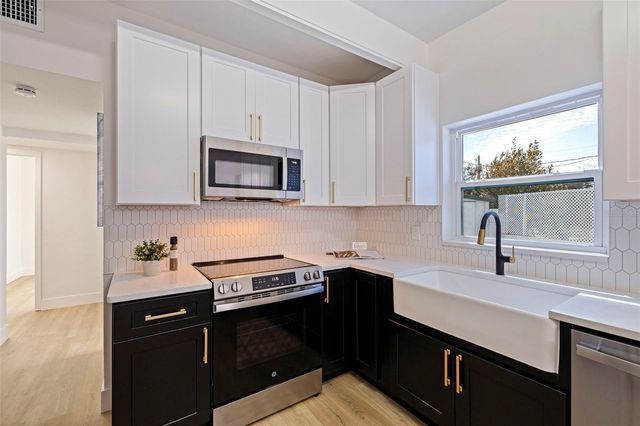 1235 45TH STREET N, St Petersburg, FL 33713