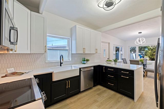 1235 45TH STREET N, St Petersburg, FL 33713