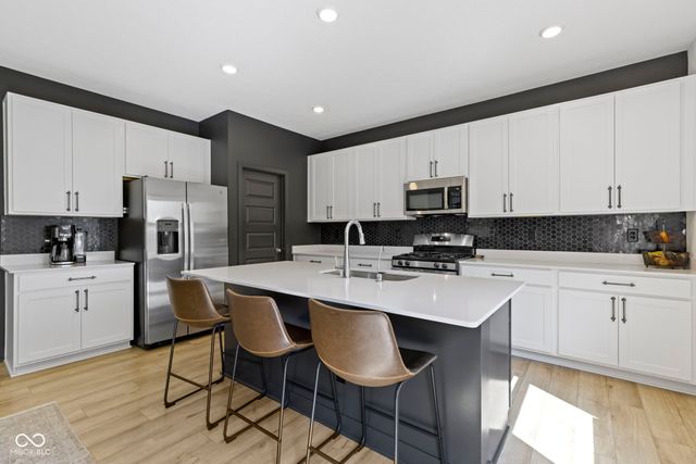 6695 Sugar Creek Lane, Whitestown, IN 46075