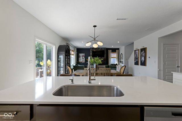 6695 Sugar Creek Lane, Whitestown, IN 46075