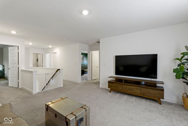 6695 Sugar Creek Lane, Whitestown, IN 46075