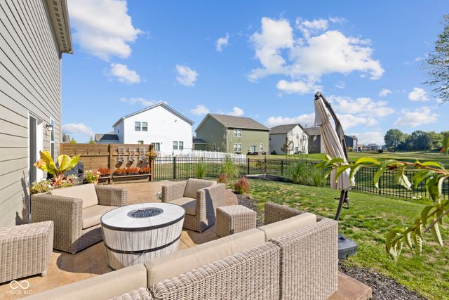 6695 Sugar Creek Lane, Whitestown, IN 46075