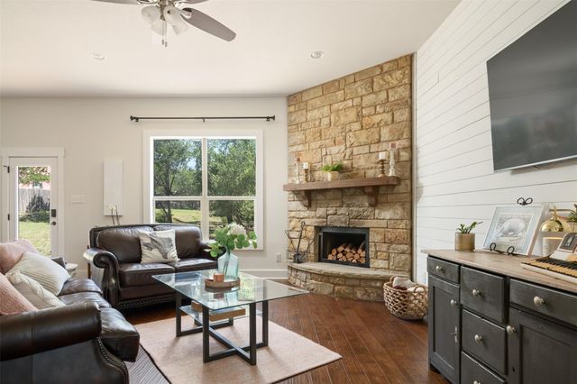 901 Panorama DR, Dripping Springs, TX 78620