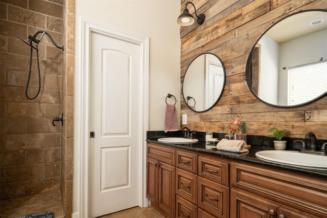 901 Panorama DR, Dripping Springs, TX 78620