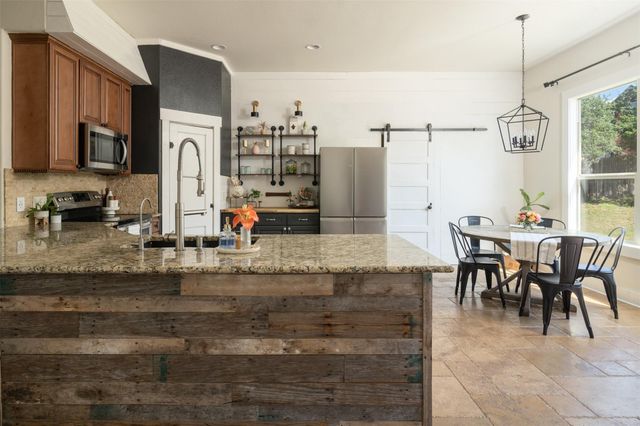 901 Panorama DR, Dripping Springs, TX 78620