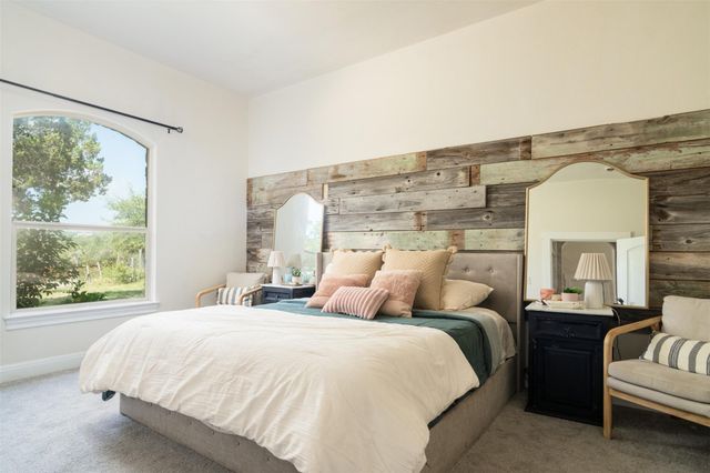 901 Panorama DR, Dripping Springs, TX 78620