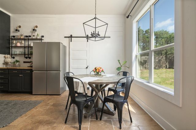 901 Panorama DR, Dripping Springs, TX 78620