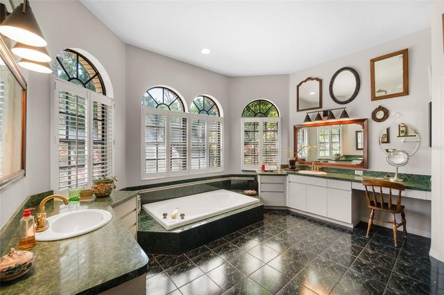 1012 KINGSBOROUGH GARDENS COURT, Lutz, FL 33548