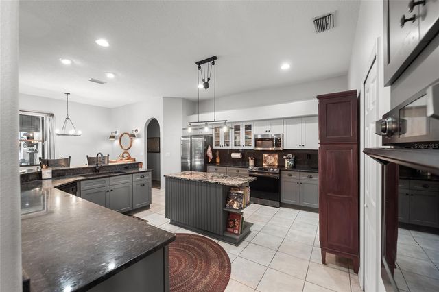 1012 KINGSBOROUGH GARDENS COURT, Lutz, FL 33548