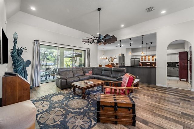 1012 KINGSBOROUGH GARDENS COURT, Lutz, FL 33548