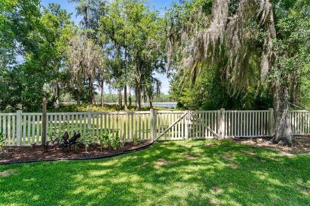 1012 KINGSBOROUGH GARDENS COURT, Lutz, FL 33548
