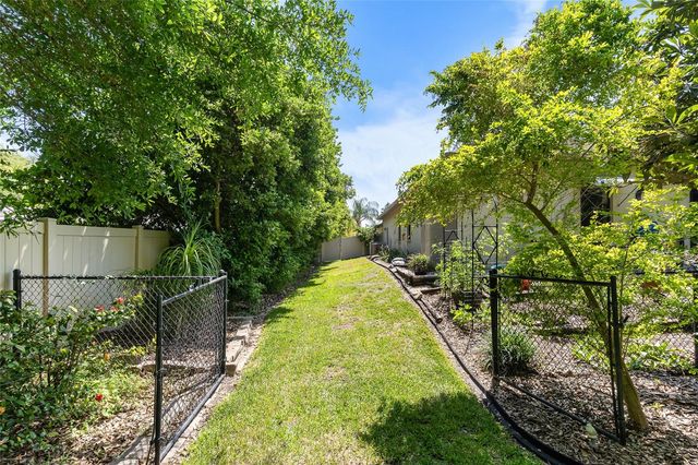 1012 KINGSBOROUGH GARDENS COURT, Lutz, FL 33548